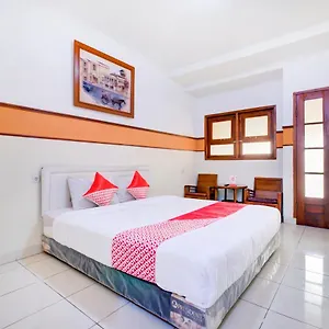 Oyo 3362 Betah Syariah Hotel 2*