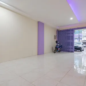 Hotel Reddoorz Near Trans 3