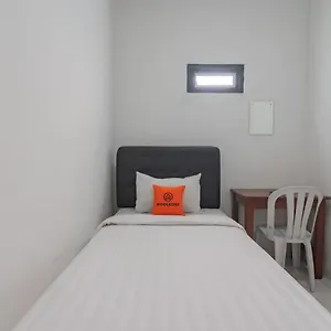 Hotel Koolkost Near Alun Alun Kota 2 - Male Only *