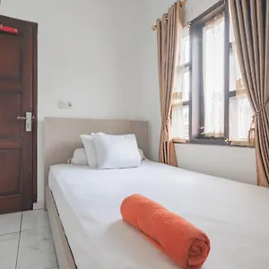 Small Syariah Sikembar Ciwidey Mitra Reddoorz Hotel 2*