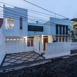 Spacious, White-villa Belgareti @kiara Condong