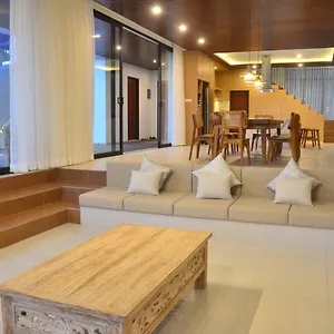 Sunshine View 6 Bedrooms With A Private Heated Swimming Pool *