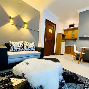 아파트 Comfortable 2br @ The Majesty & By Parker House *