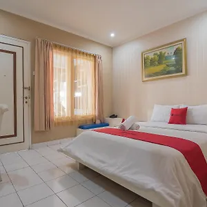 Reddoorz Near Setrasari Mall 2 Hotel 2*