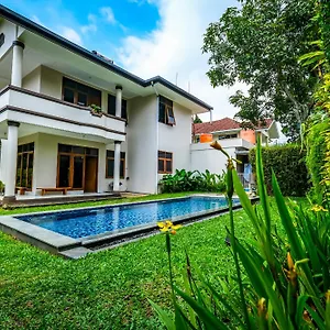 Andaru Graha Puspa For Family And Friends