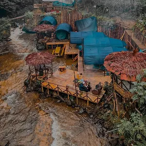Luxussátor Hutan Pinus Singkur Rahong *