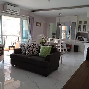 Homey Cozy 3 Bedrooms By Barokah Apartment
