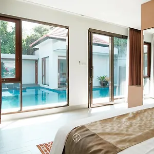 Kirei Mountain View 7 Bedrooms With A Private Swimming Pool * Bandung