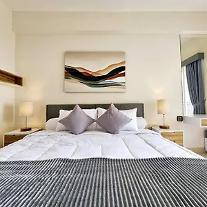 Le Grand View Spacious 3 Bedroom Ciumbeuit * Bandung