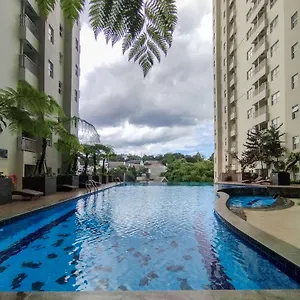 Homey With 1br At Parahyangan By Travelio 아파트 *