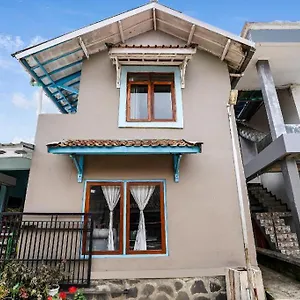Oyo Homes 91006 Eco Tourism Desa Cibodas Areng 5 Syariah 2*
