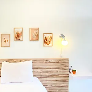 Cheerful And Homey 2br At Parahyangan By Travelio