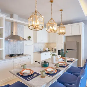 3 Bedroom Modern Classic Apartment, Netflix, Park View