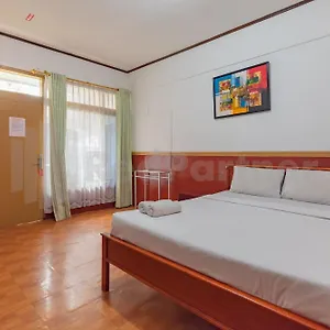 Seruni Near Alun Alun Mitra Reddoorz Hotel