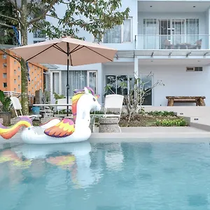 The Wowi Torto, 5 Bedroom Swimming Pool Bandung
