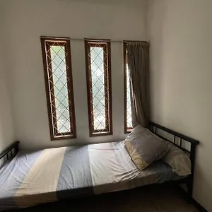 Hotel Oyo 94325 Cibogo 2*