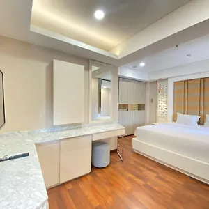 Apartment Luxurious 2br At Parahyangan By Travelio