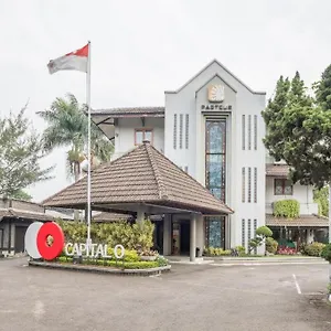 Capital O 874 Nyland Pasteur 3* Bandung