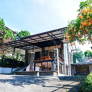 Istana Bunga - Haven House Villa Bandung