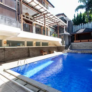Villa Family Only With Pool & City View - 4br De Reiz Meily Syariah