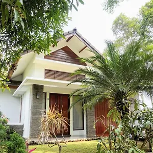 Family Only Homey With Mountain View - De Reiz Cemara Syariah 3br
