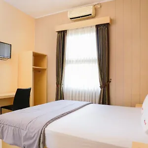 Guest house Reddoorz @ Candrawulan Buahbatu