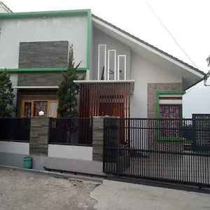 Syariah Cileunyi, Timur *