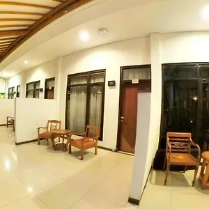 Riau Hotel *