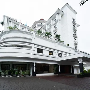 Hotel The Sunerra City Centre 4*